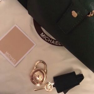 Michael Kors Hamilton East Medium size tote bag.